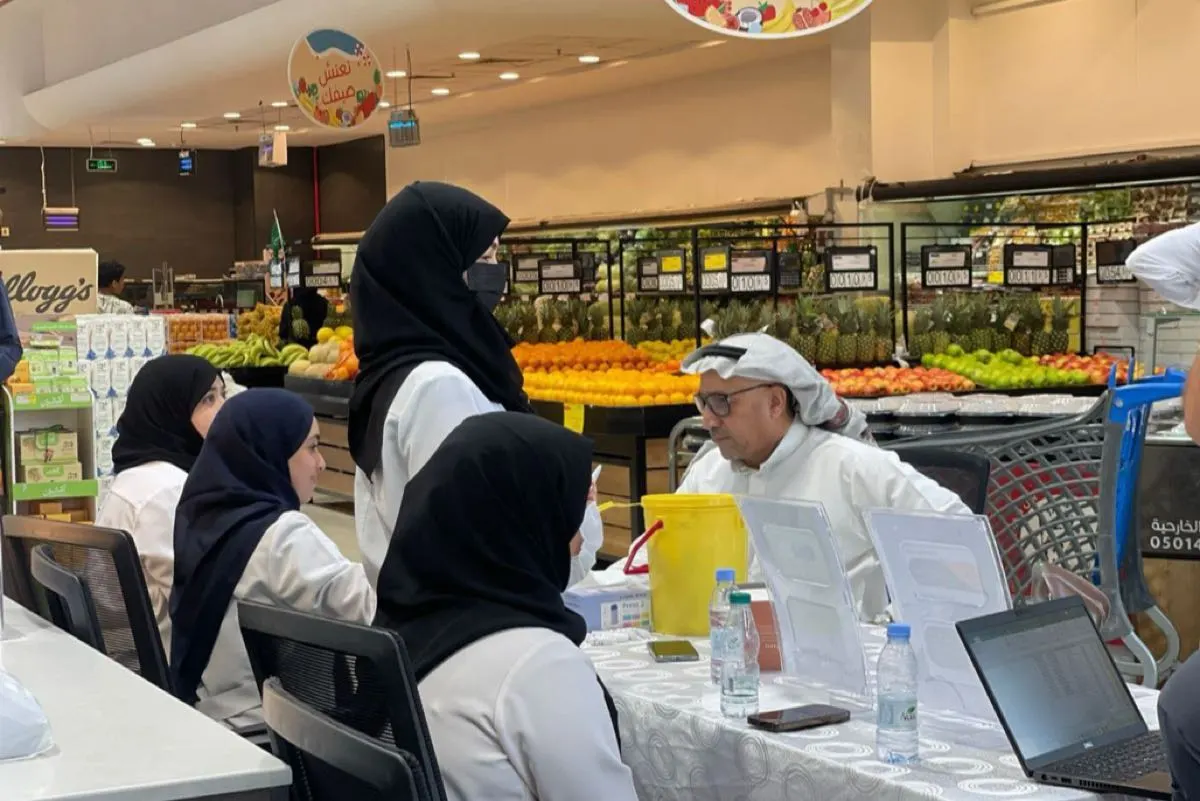 أسواق القطيف تتحول إلى منصات توعوية للتصدي لفيروس الكبد
