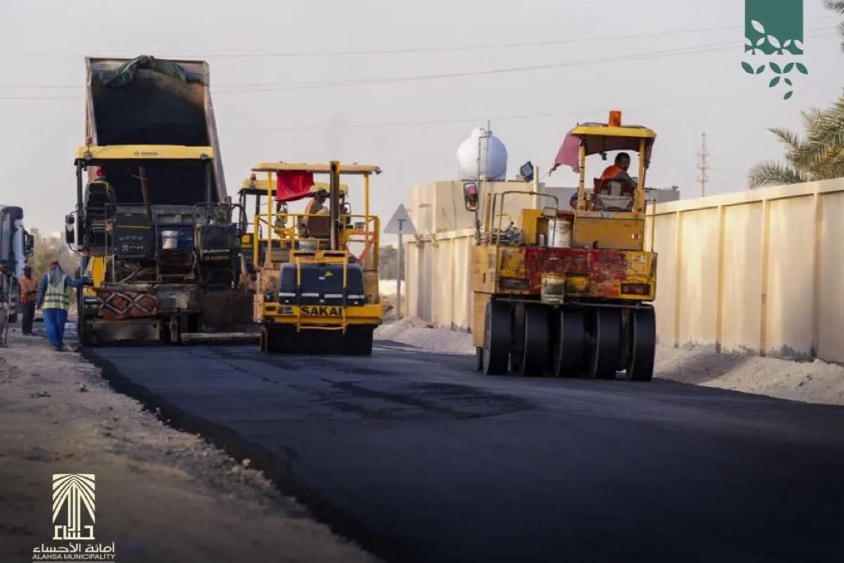 60 % إنجازًا لمشروع تطوير طريق الواحة الزراعية بالأحساء