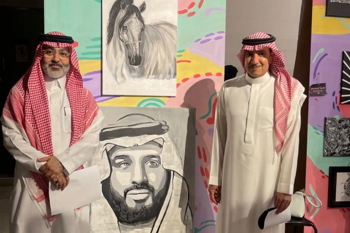 100 عمل تشكيلي في معرض «أسود وأبيض» بالخبر