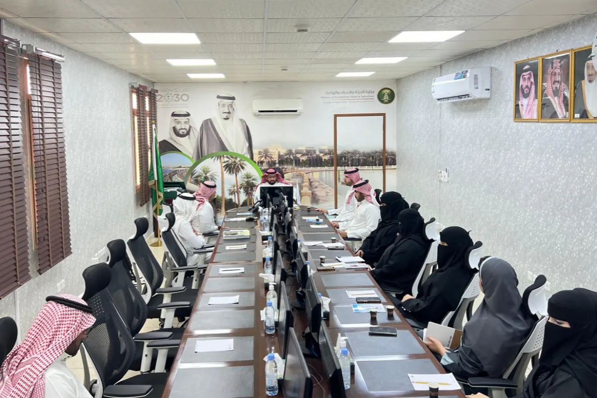 ”البيئة“ تبحث مع ”استصلاح المرجان“ حماية البيئة البحرية بالشرقية