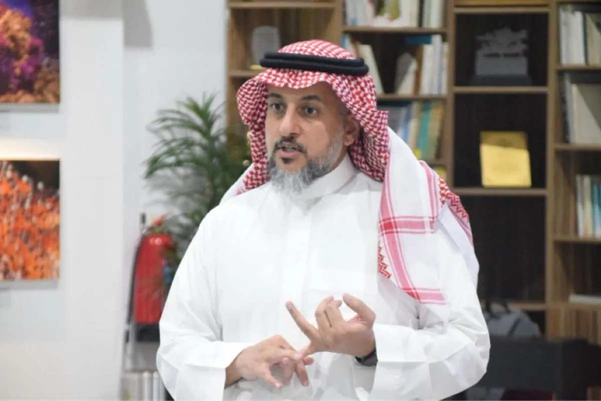 بالصور.. ورشة عمل فنية في الدمام تستكشف أسرار سوق الفن السعودي