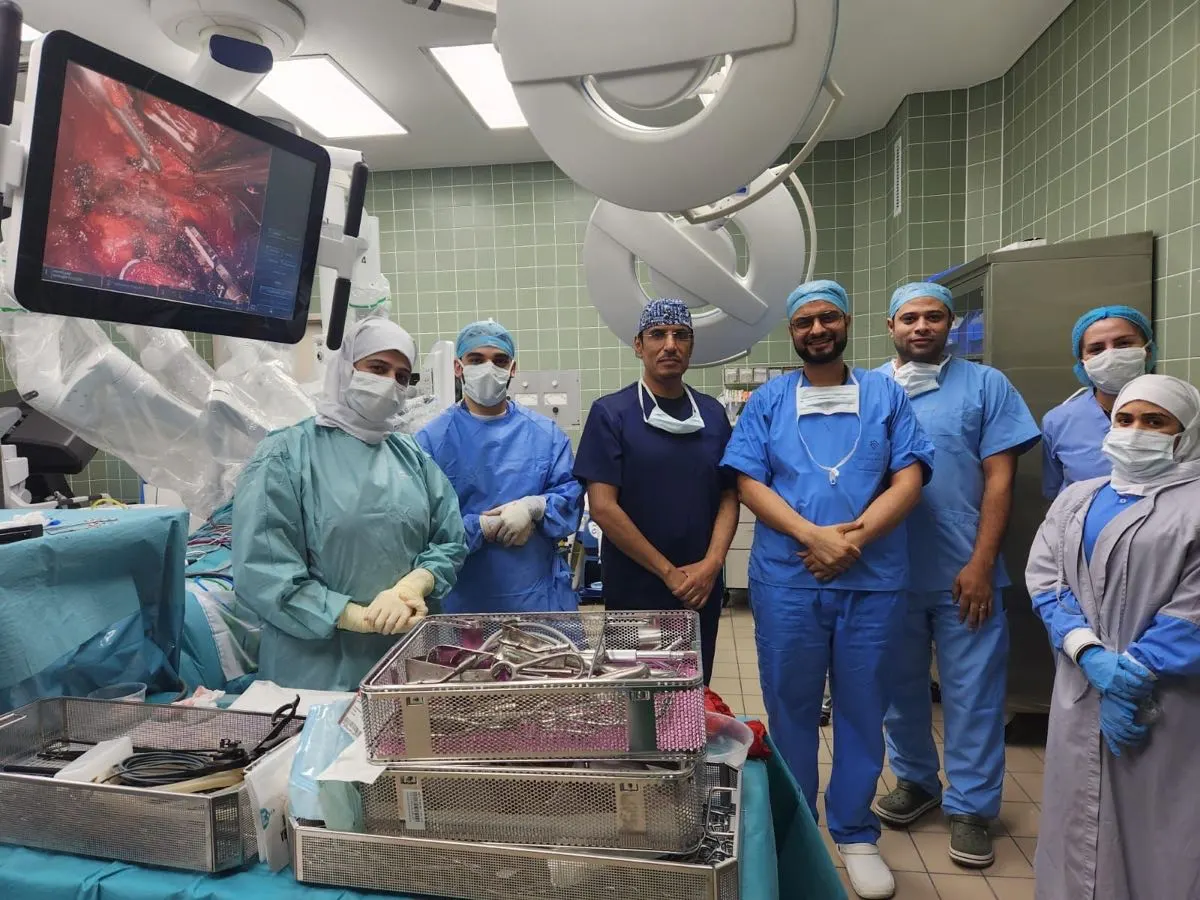 الروبوت الجراحي ينجح في استئصال غدة درقية عبر الإبط