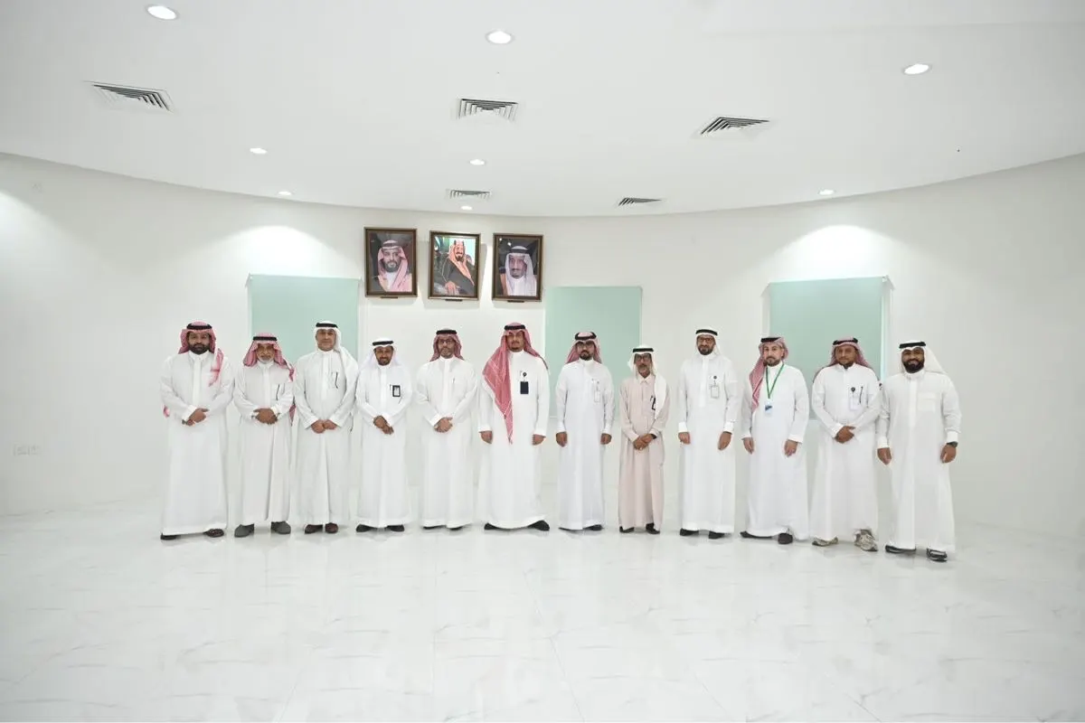 وفد «الموارد البشرية» يطلع على مشاريع ومبادرات «خيرية تاروت»