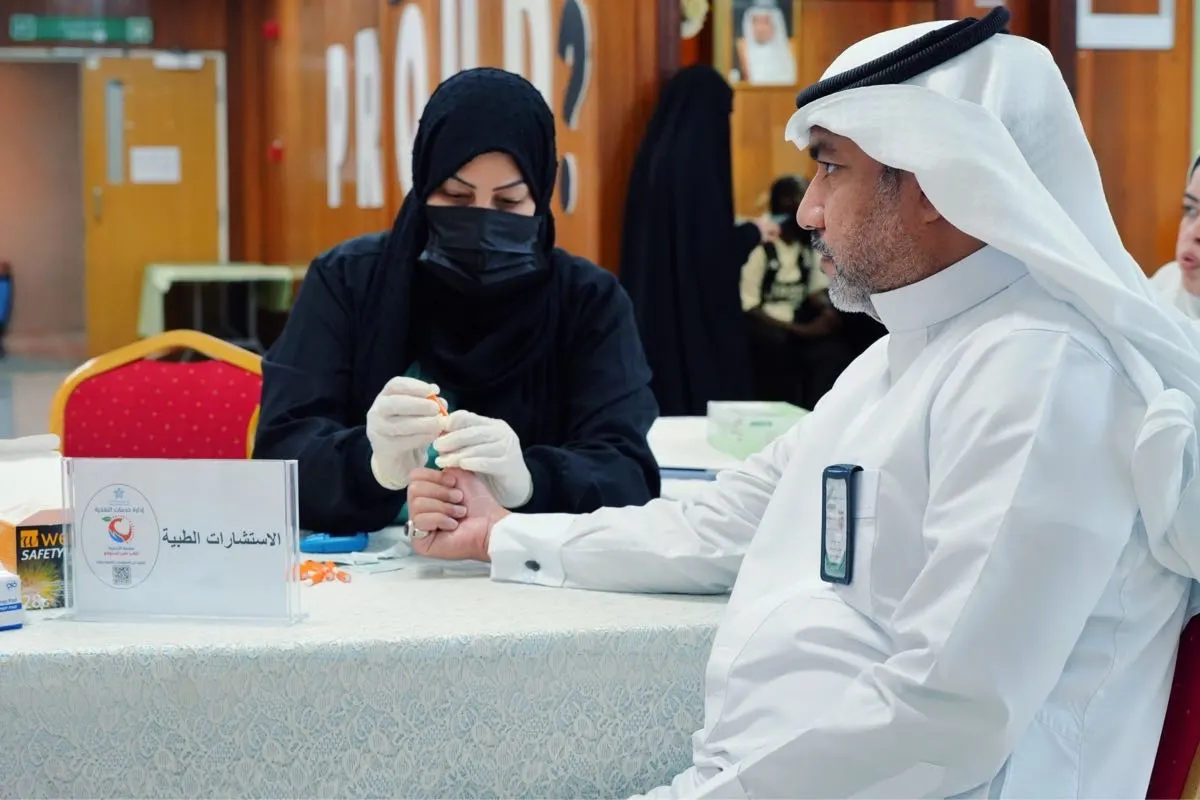 بالصور.. ركن تثقيفي في القطيف للتوعية بلقاح الحليمي البشري