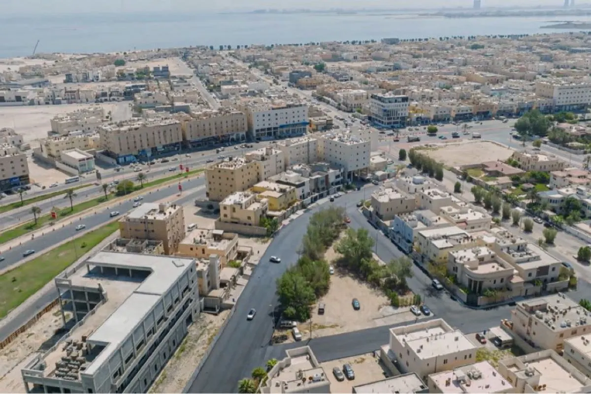 القطيف.. صيانة شوارع وتطوير واجهة بحرية
