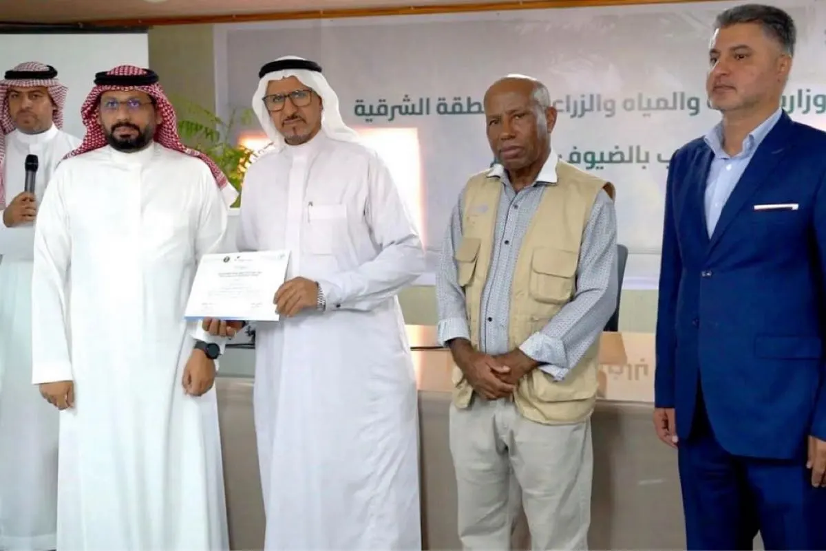 القطيف.. تعريف النحالين والمزارعين بطرق زيادة إنتاج «عسل المانجروف»