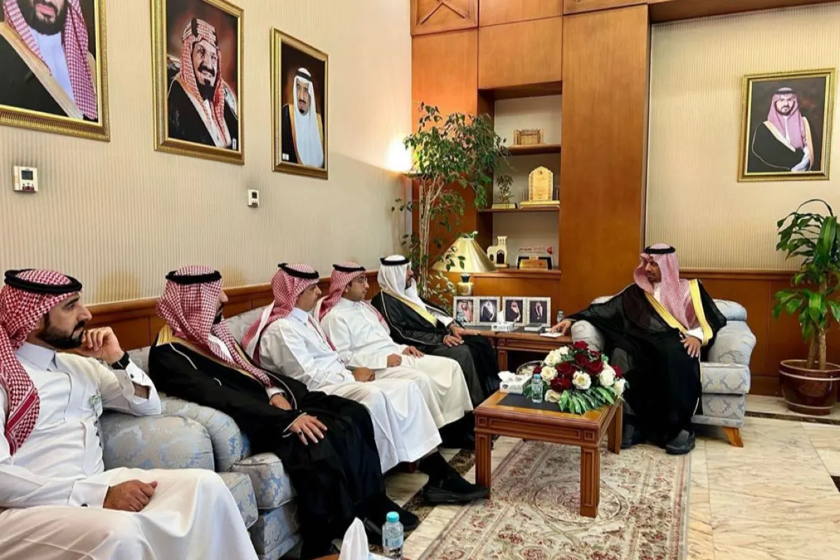 محافظ القطيف يبحث تخفيض المناطق الملوثة بيئيًا مع مدير «الغطاء النباتي»