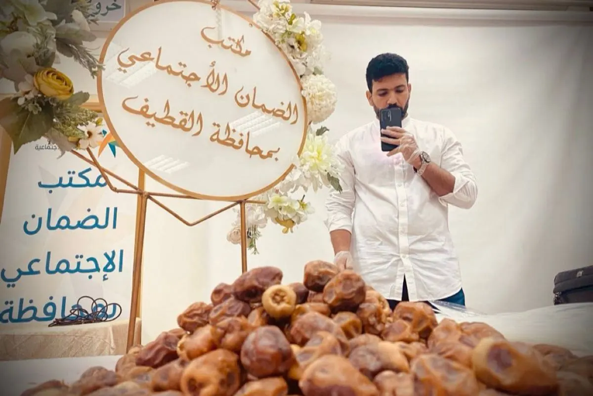 25 متدربًا ومتدربة يتقنون صناعة التمور والدبس في ورشة عمل بالقطيف