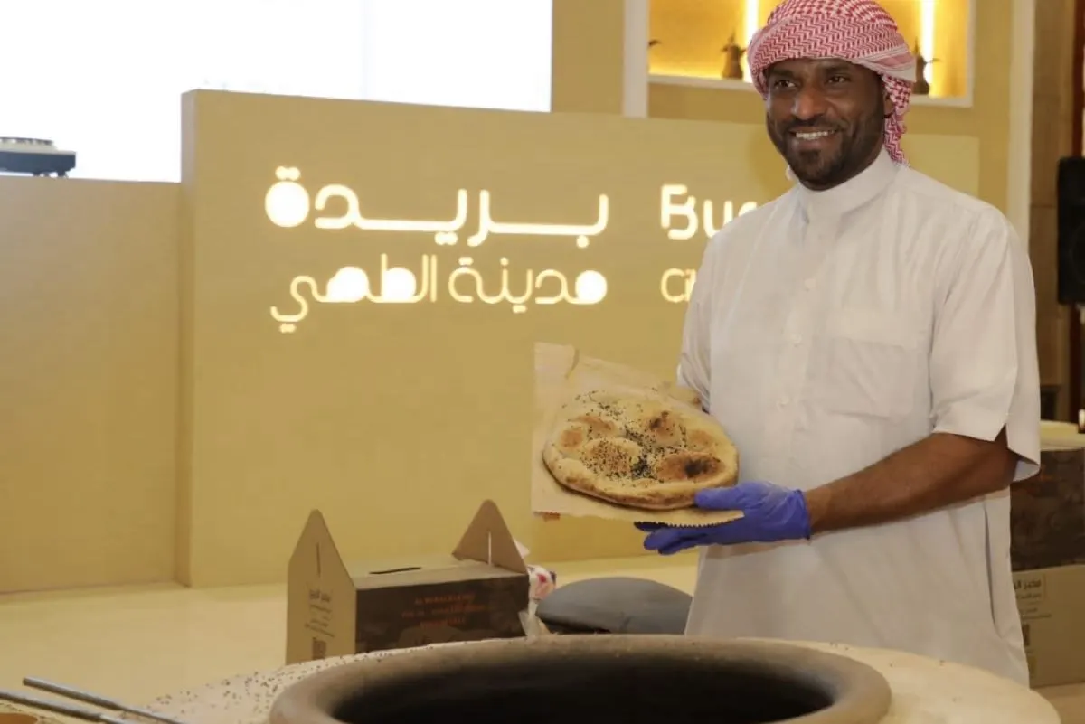 عروض حية لصناعة «الخبز الحساوي» في معرض المدن المبدعة