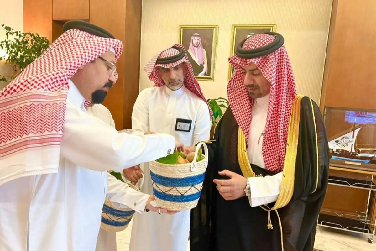 محافظ القطيف يوجه بمضاعفة مهرجانات المحاصيل الزراعية