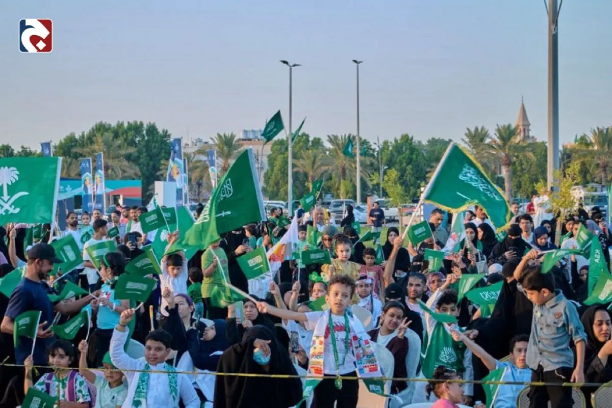 مشاعر وطنية.. احتفالات القطيف باليوم الوطني سعادة لا توصف