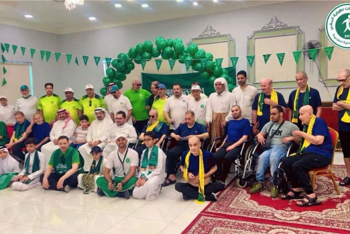 نادي مشاة سيهات يدخل البهجة على قلوب نزلاء «سعادة»