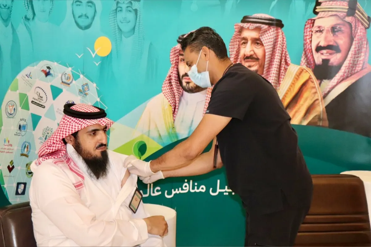الأحساء.. تطعيم الكادر التعليمي وطلاب المدارس ضد «الإنفلونزا»