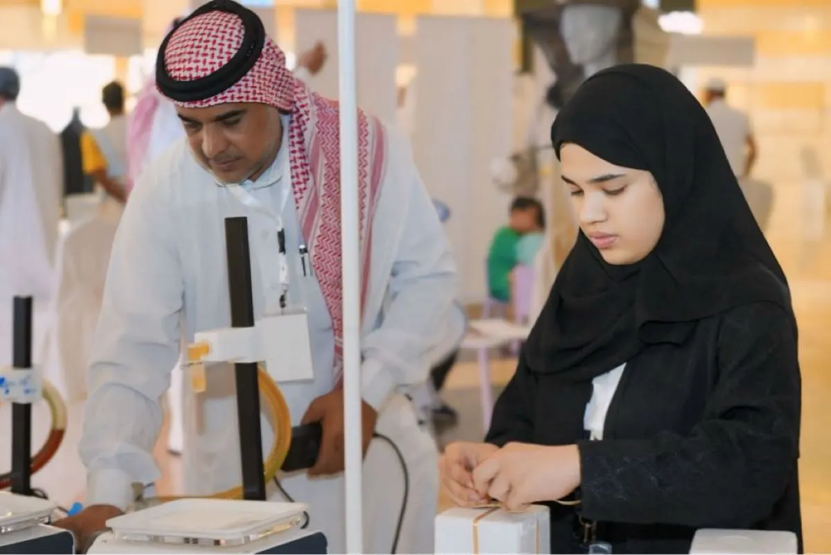 عسل المانجروف يجذب 40 ألف زائر إلى الجبيل