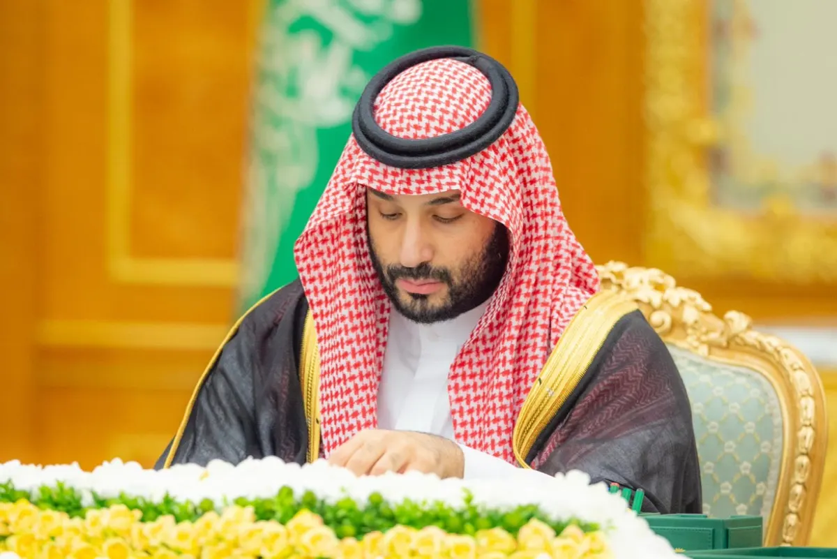 ولي العهد يطمئن الجميع على صحة خادم الحرمين الشريفين