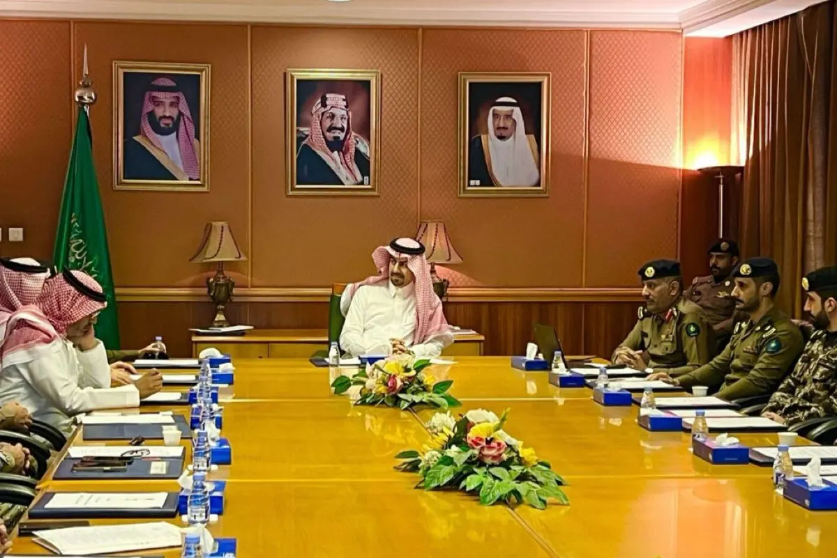 موسم الأمطار.. محافظ القطيف يوجّه بدراسة المواقع الحرجة واتخاذ الاحتياطات