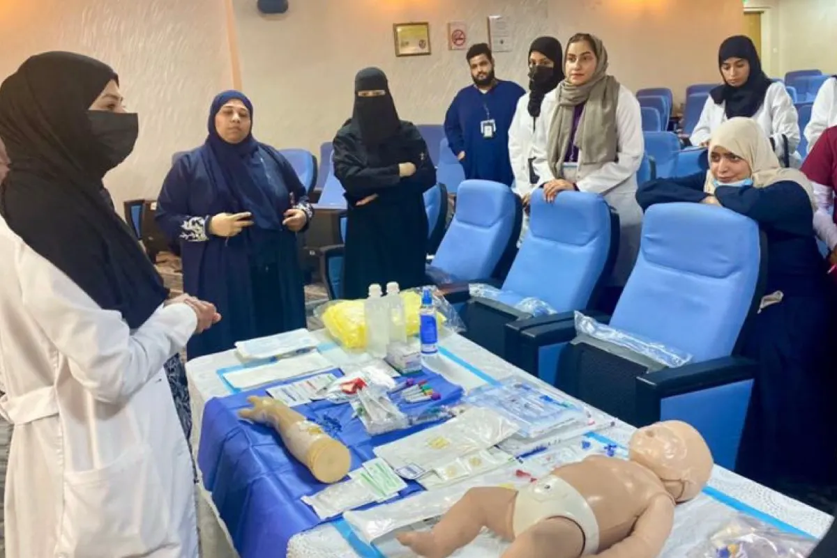 ”أبعاد رعاية الأطفال الحرجة“ دورة تدريبية متخصصة للممرضين في القطيف