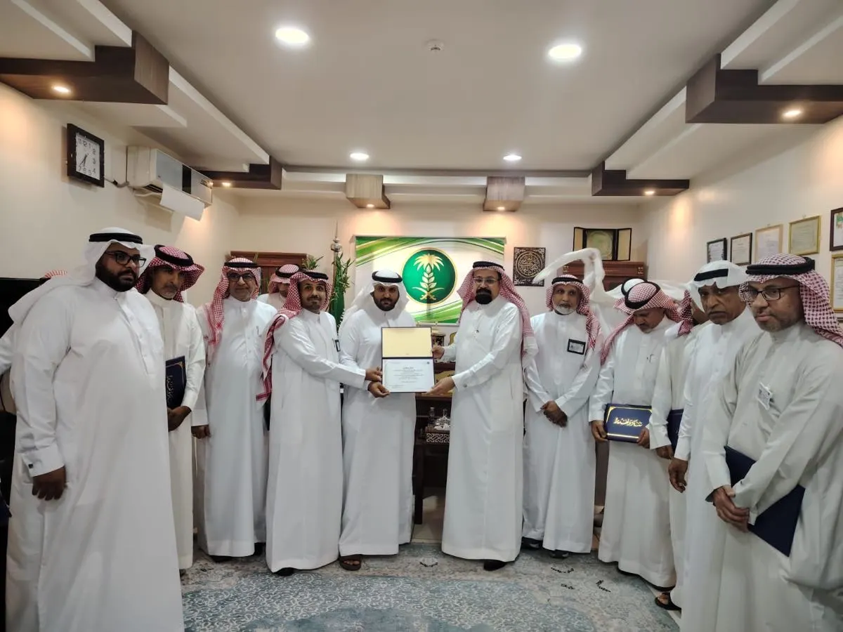 تكريم المشاركين في فعالية «اللوز القطيفي»