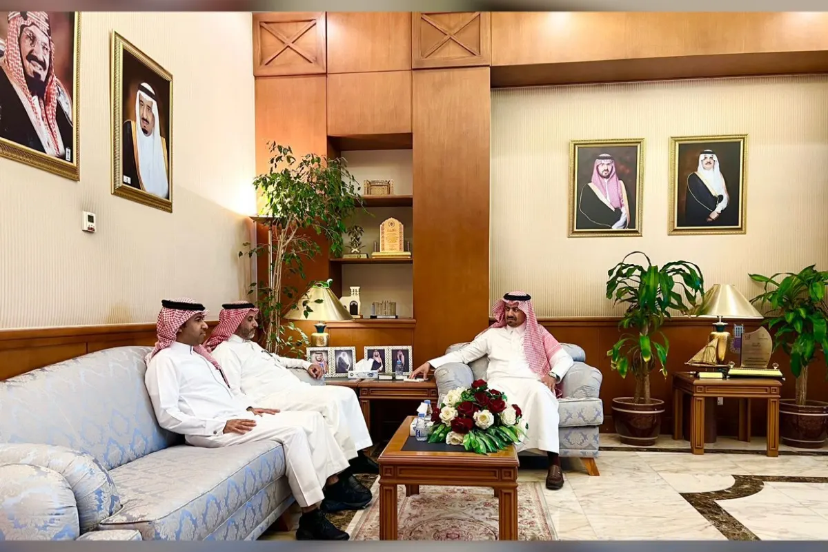 محافظ القطيف يطلع على الخدمات الصحية المقدمة للمستفيدين