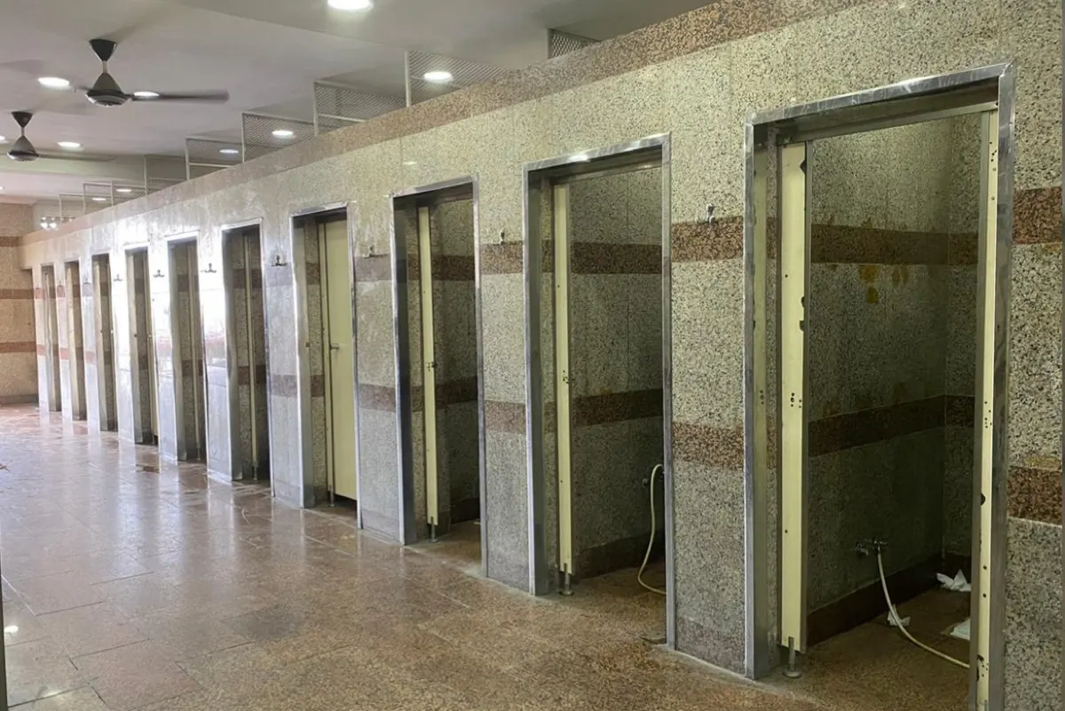 النظافة والتعقيم والتهوية.. 10 متطلبات جديدة لـ «دورات المياه العامة»