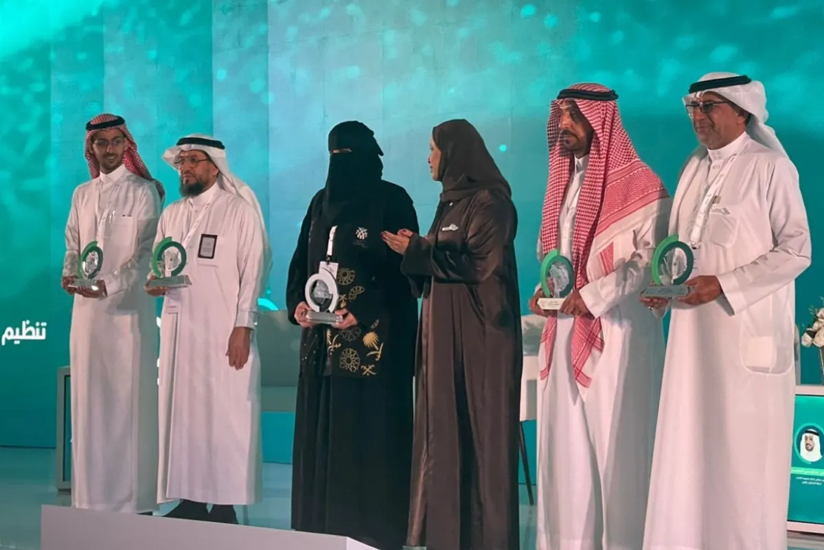 آل يوسف يستعرض برامج ”سعادة“ لدعم كبار السن في ملتقى الرياض