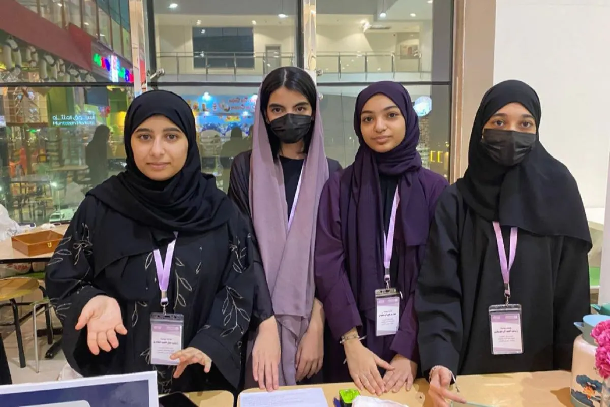 طالبات القطيف يُعرّفن المجتمع ببرنامج موهبة
