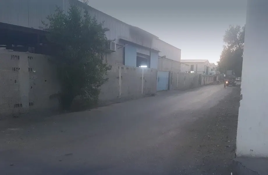 رصد موقع المخالفة.. عمالة وافدة تبيع اللحوم بصورة عشوائية بالدمام