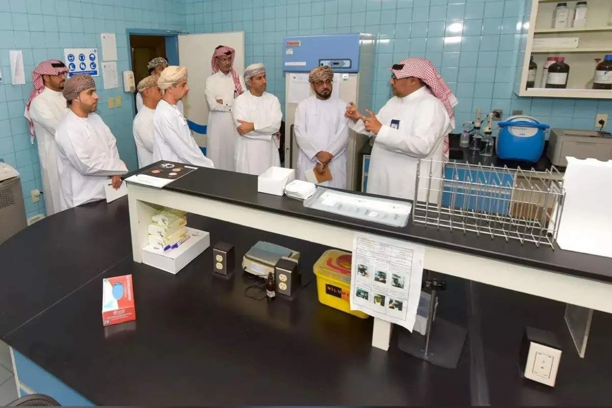 نقل تجربة الأحساء في الري الحديث لـ «موارد المياه العمانية»