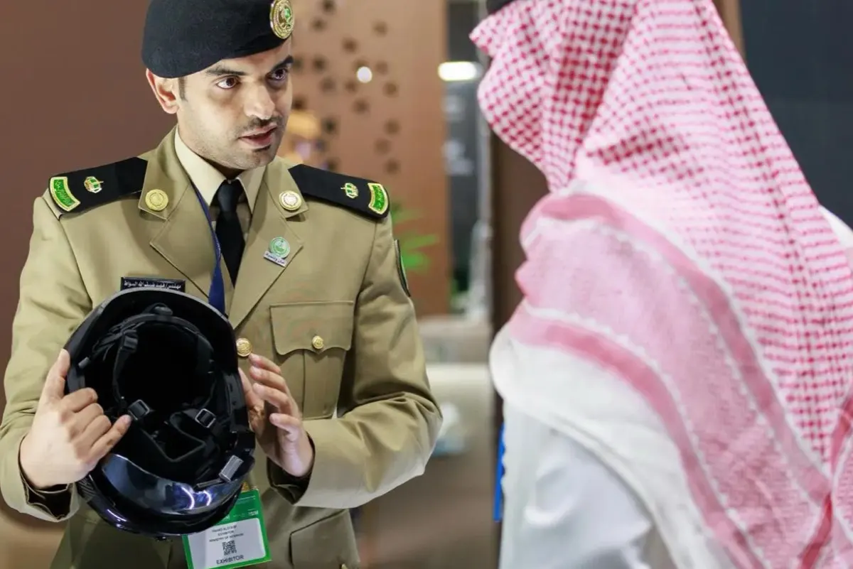خوذة ذكية تعزز أمن المنشآت الحيوية في المملكة