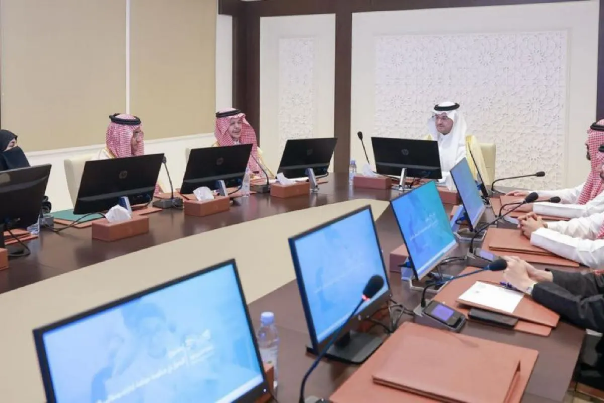 محافظ الأحساء يطلع على مشروع التحول في «حوكمة التعليم»