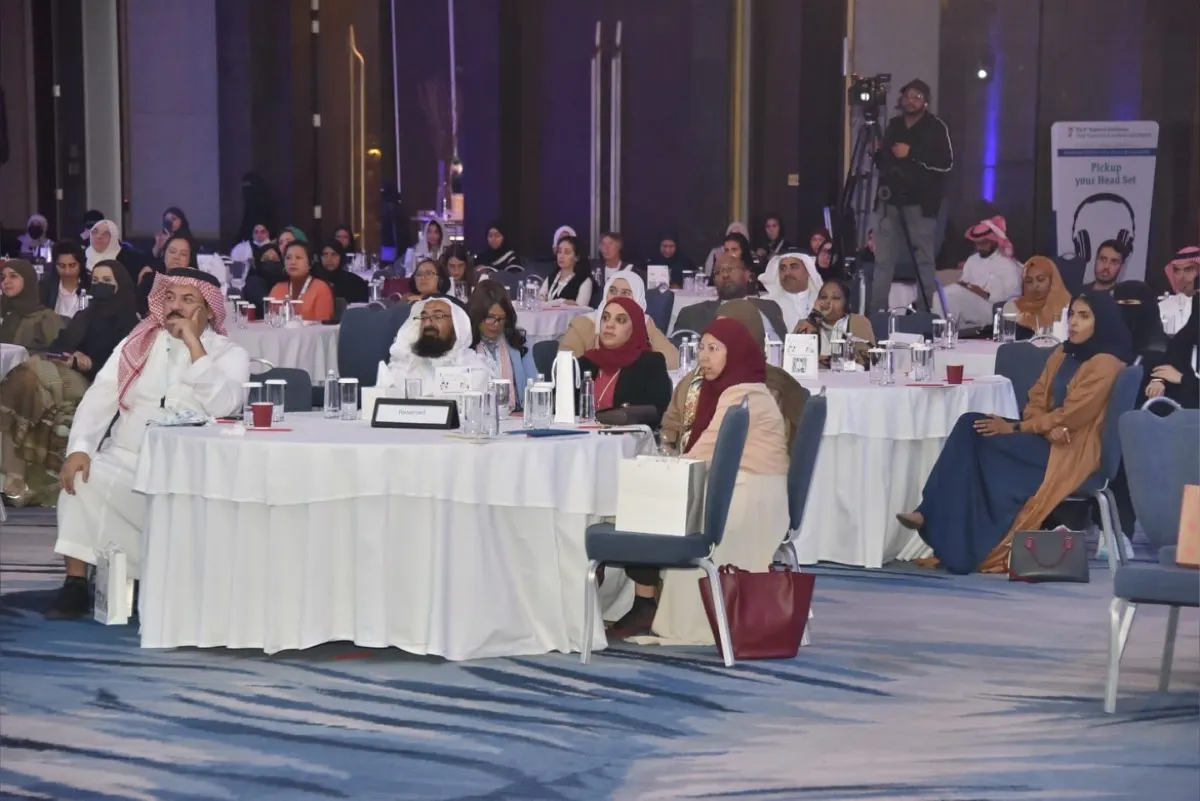 أستاذ علم نفس: منصات التواصل تؤثر سلبًا على الأطفال.. والتربية الحديثة «ضرورة»