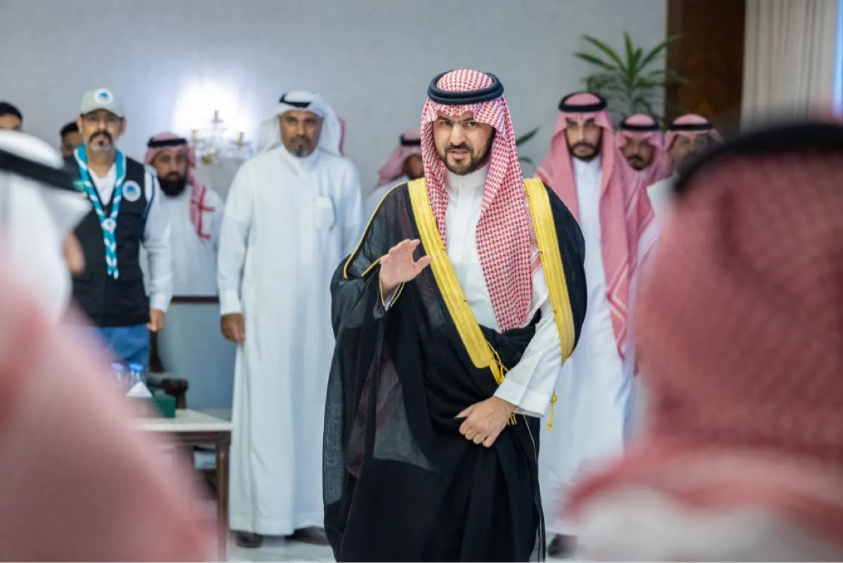 نائب أمير الشرقية يكرم المشاركين في مبادرة استزراع ”المانجروف“ بالقطيف