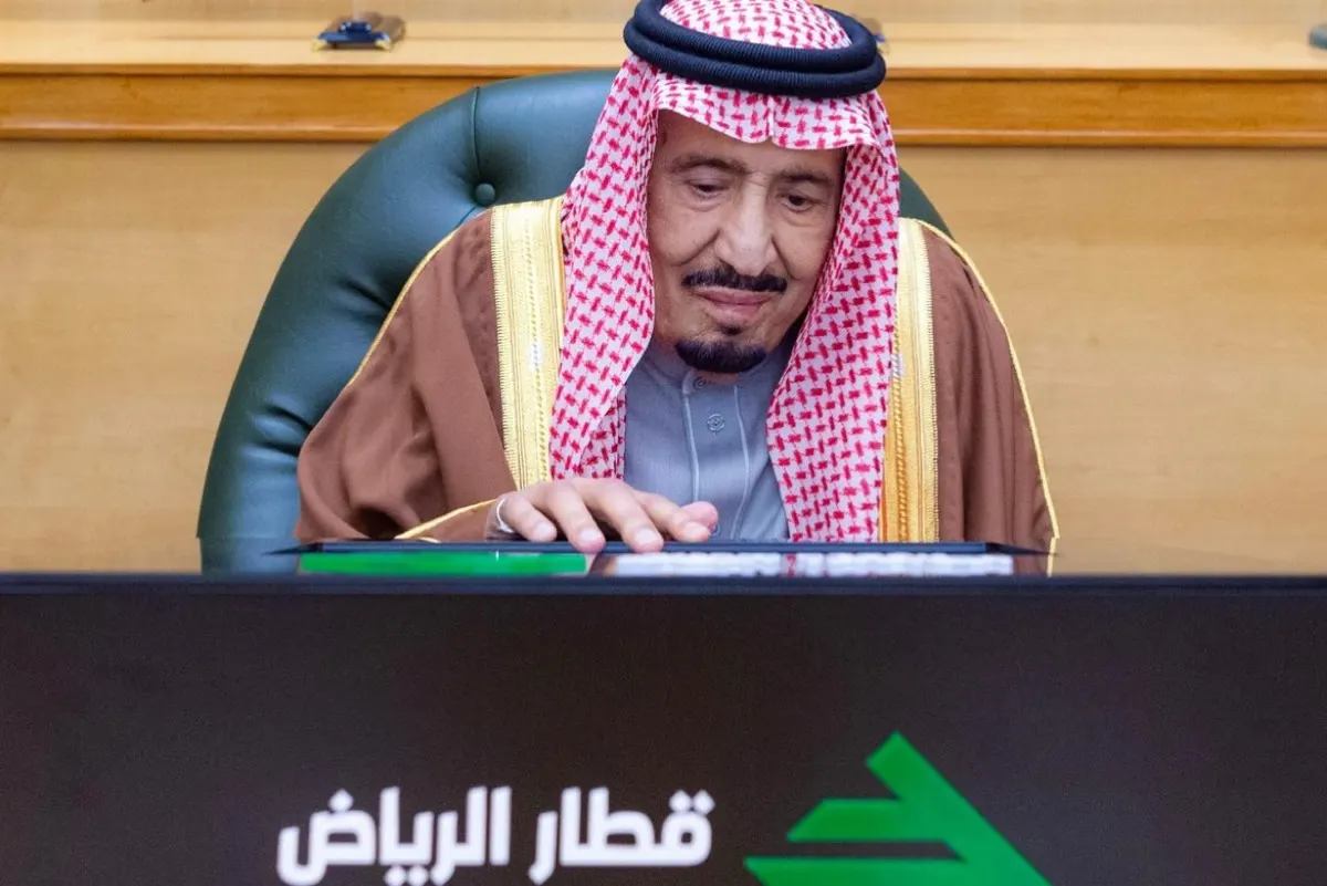 خادم الحرمين الشريفين يفتتح مشروع قطار الرياض