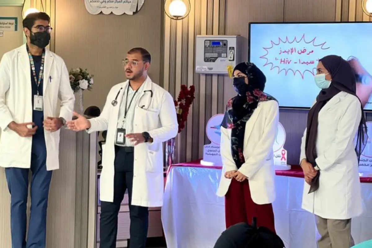 القديح تُحيي اليوم العالمي للإيدز بركن توعويّ ومحاضرات تثقيفية