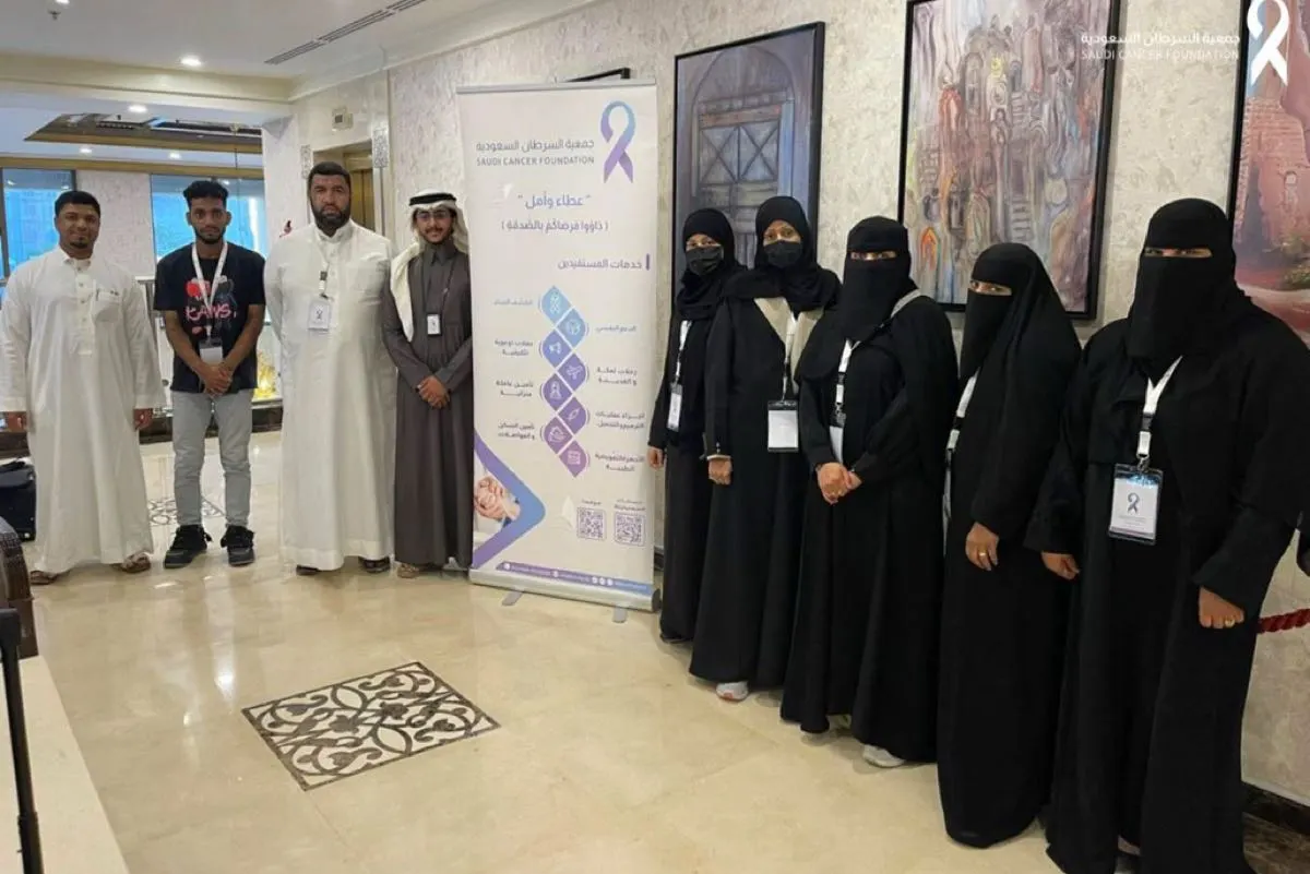رحلة المدينة المنورة.. 3 أيام عبادة وسياحة لـ 21 مستفيدًا بـ «جمعية السرطان»