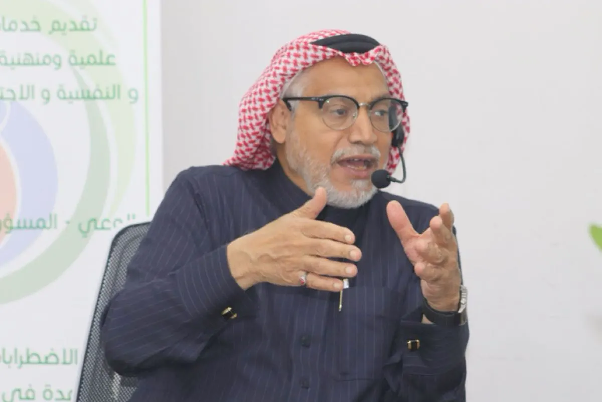 الأخصائي السعيد يحذر: أبناؤنا في خطر.. و”الجوال“ هو السبب
