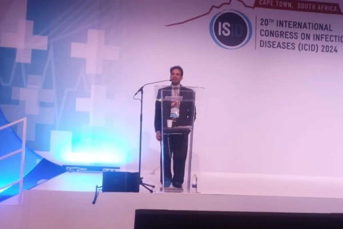 الدكتور آل توفيق يُبرز دور المملكة في مكافحة الأمراض المعدية