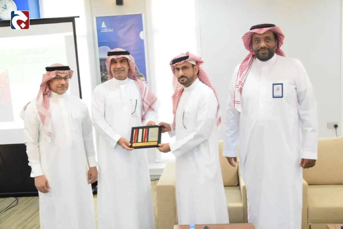 تعريف مزارعي القطيف بطرق التغلب على المعوقات والتحديات