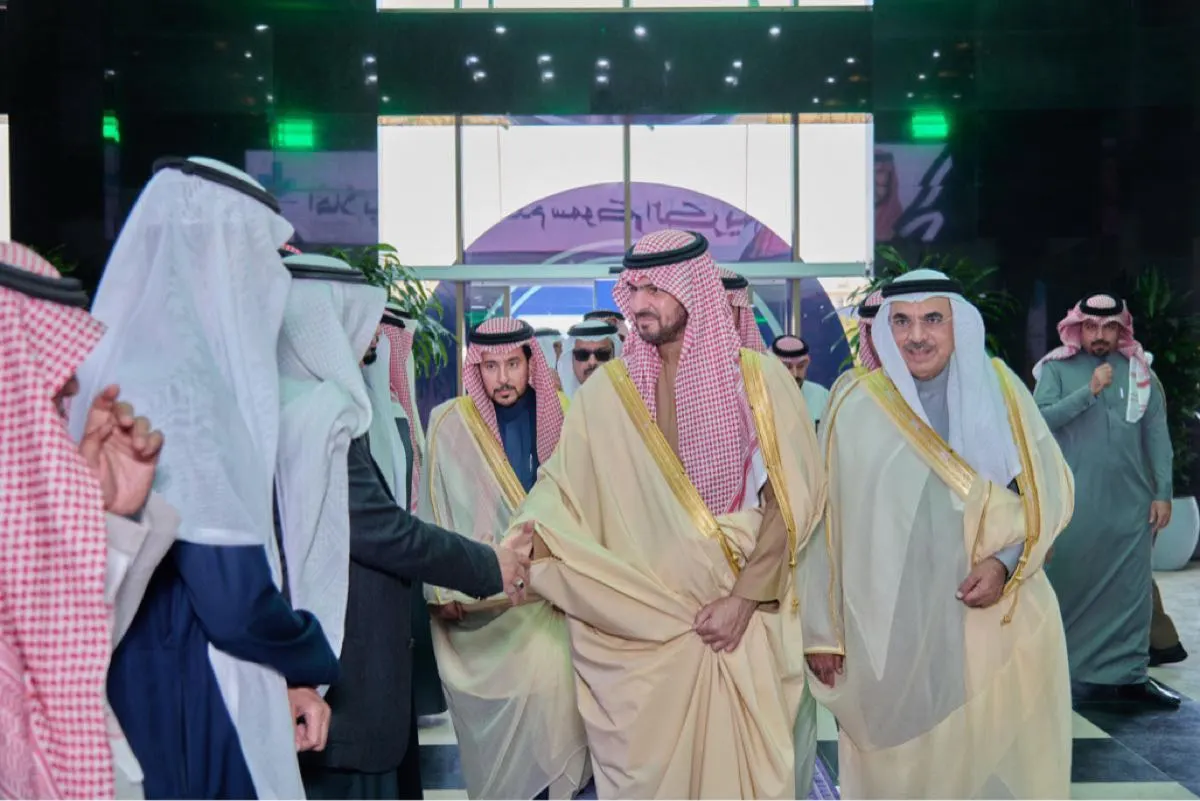 نائب أمير الشرقية يفتتح المبنى الجديد لبلدية القطيف