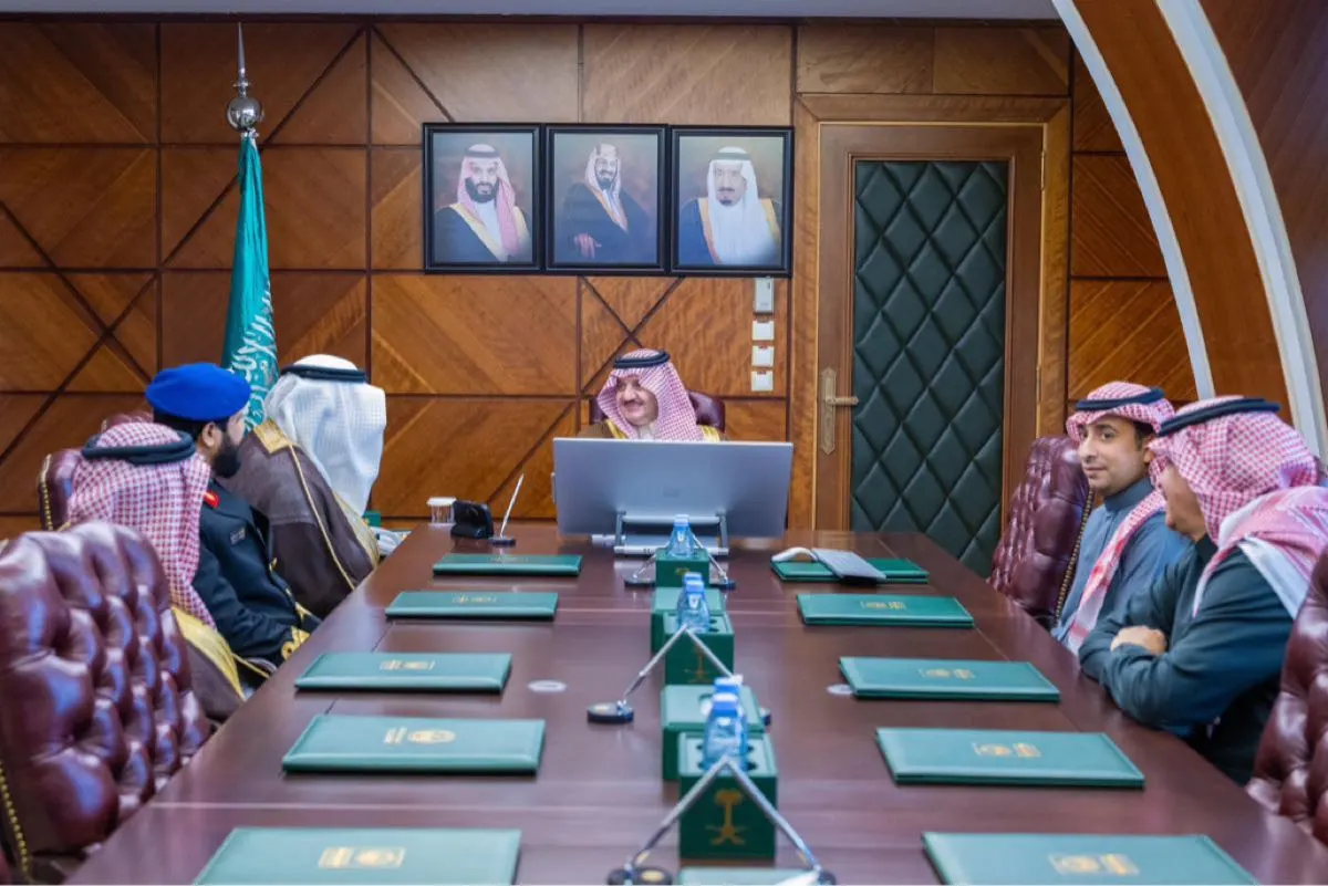 أمير الشرقية يطلع على مشروع منتزه ”المانجروف“ بسيهات