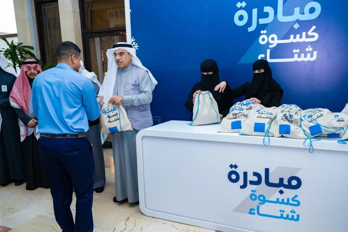 الشرقية.. تسليم «كسوة الشتاء» لـ 100 عامل