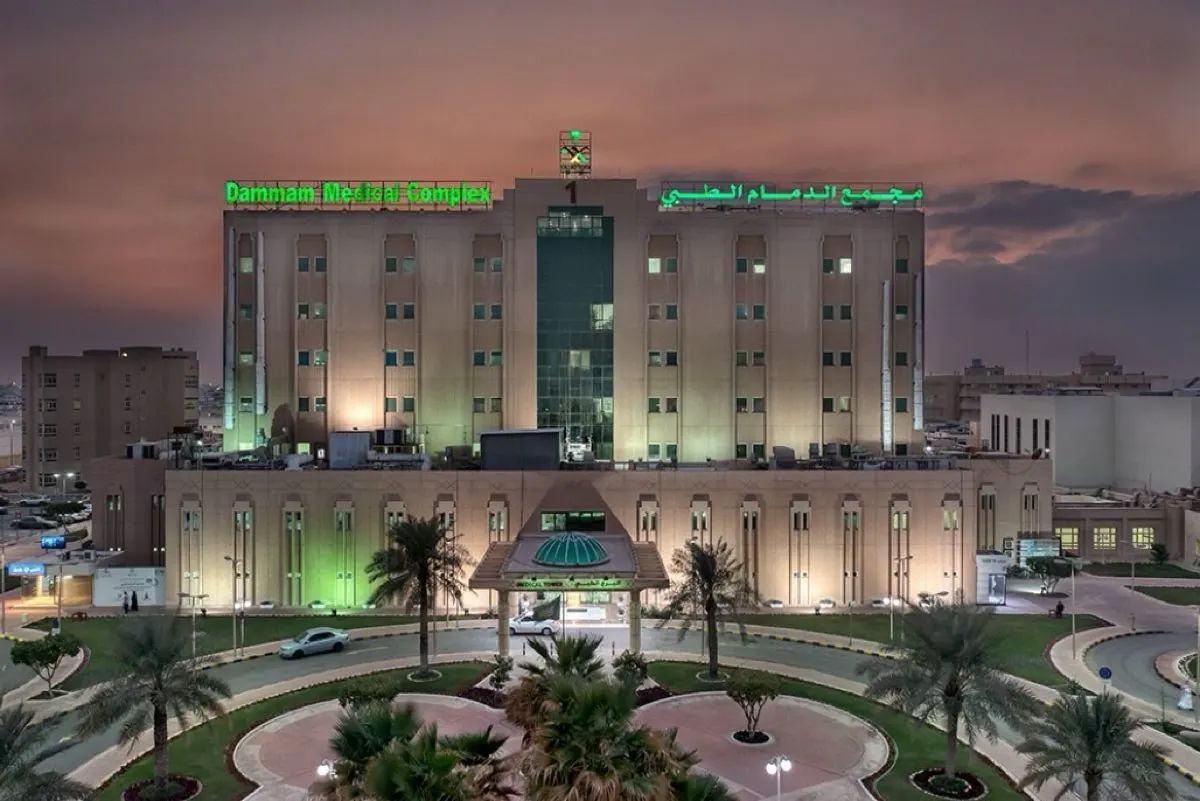 انتظار أقل للعمليات.. «الدمام الطبي» يشغّل 3 غرف جراحية إضافية مساءً
