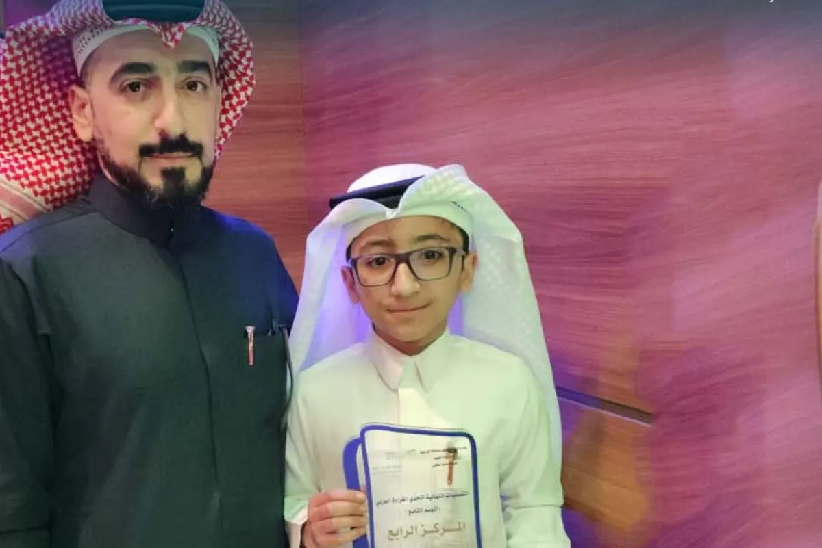 الطالب أمير آل نصر يتأهل لتصفيات تحدي القراءة العربي على مستوى المملكة