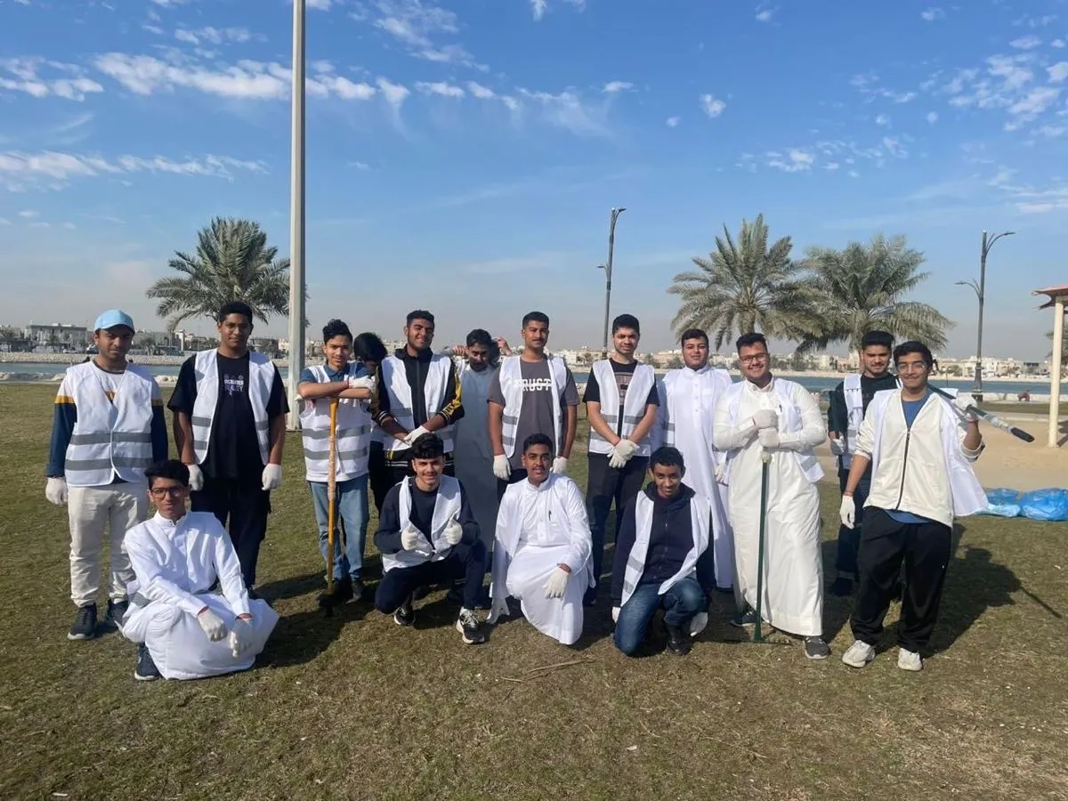 ”العب بأمان“.. طلاب يُطلقون مبادرة لتنظيف شواطئ القطيف