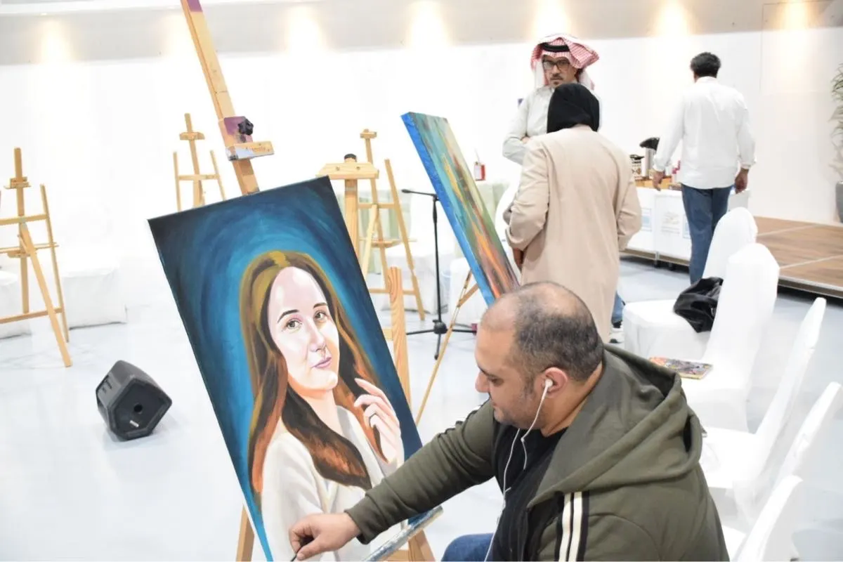 14 فنانًا وموسيقيًا يتألقون في ورشة ”الرسم والعزف المباشر“ بالدمام