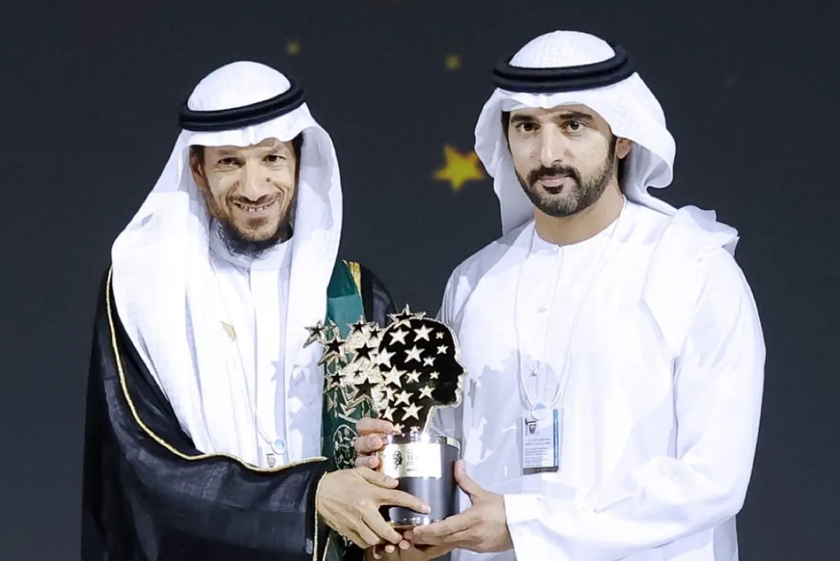 نظارات الواقع الافتراضي والتعليم المفقود تتوج معلم سعودي بـ ”نوبل التعليم“