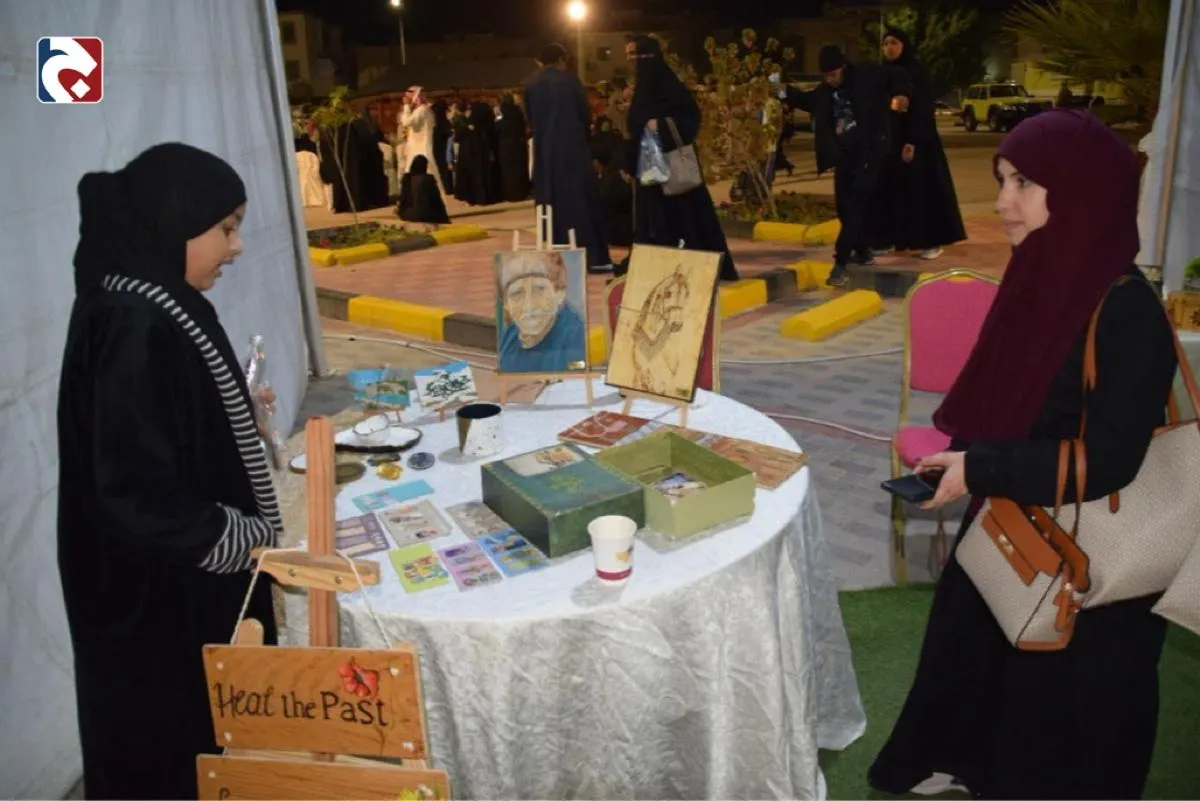 بالصور.. فنانات تشكيليات يُثرين فعاليات يوم التأسيس بصفوى