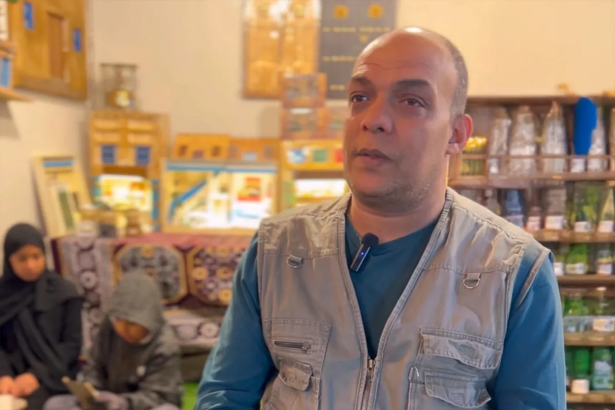 مباخر أبو حبيب.. حكاية حرفي يُحيي تراث المباخر الخشبية