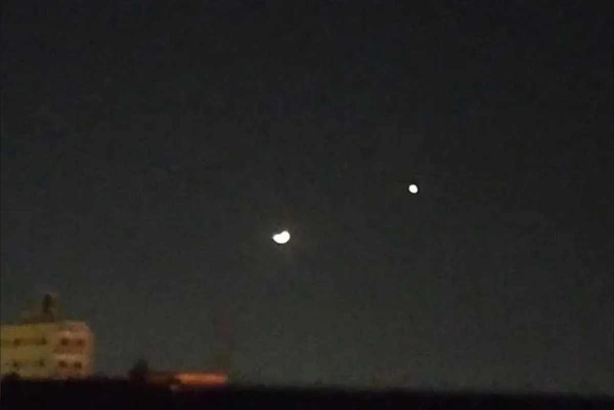 اليوم.. هلال رمضان يقترن بكوكب الزهرة بسماء المملكة