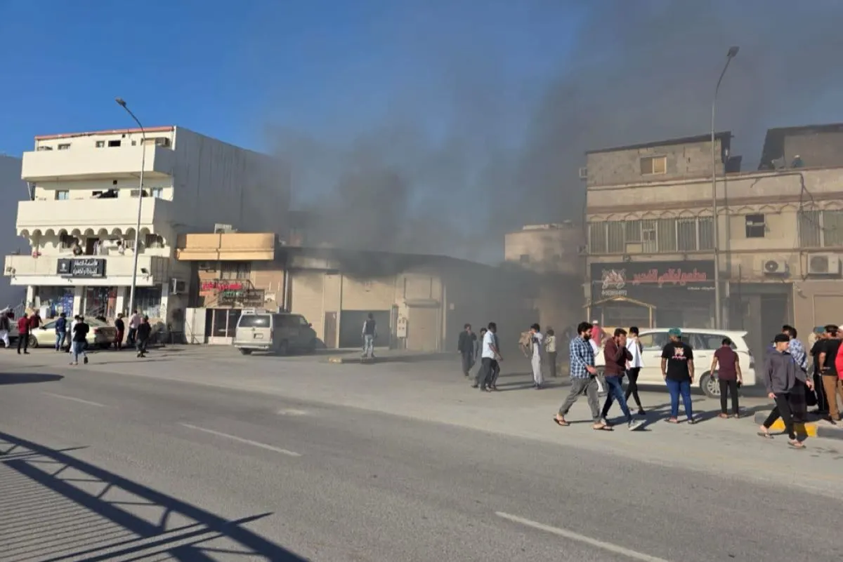 حريق يلتهم غرفة سكن عمال بجانب ورشة سيارات في ”دشة تاروت“